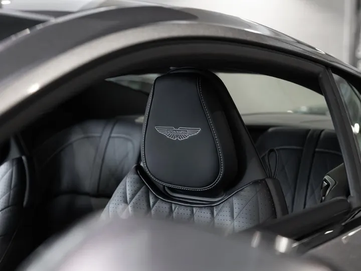 Aston Martin DB12