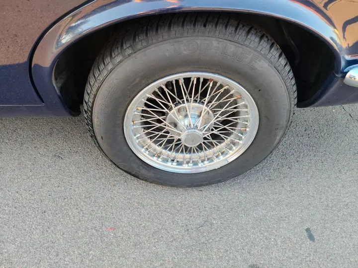 Jaguar XJ40