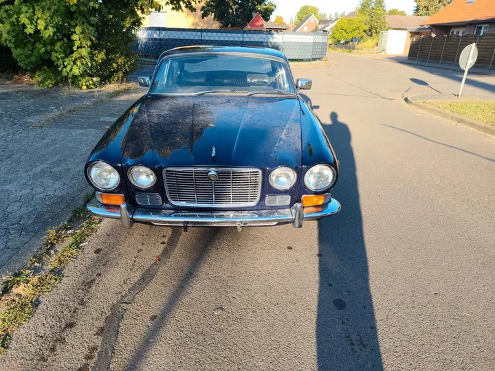 Jaguar XJ40