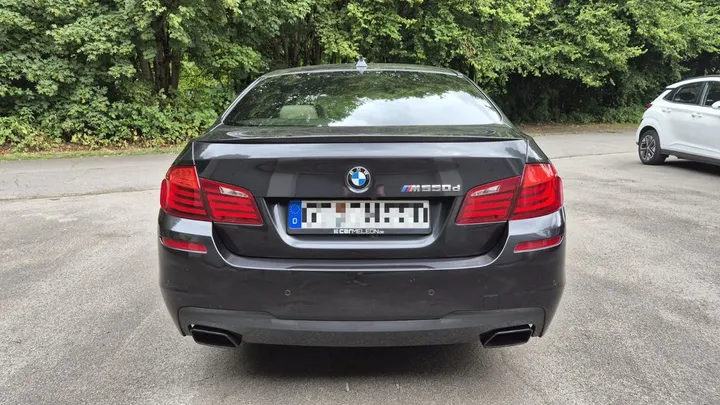 BMW M550