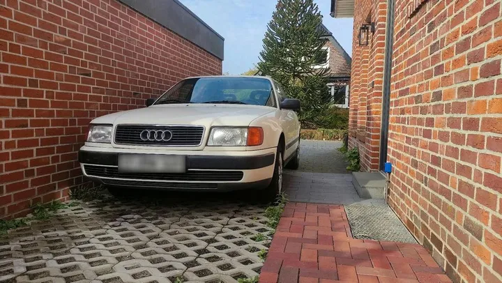 Audi 100