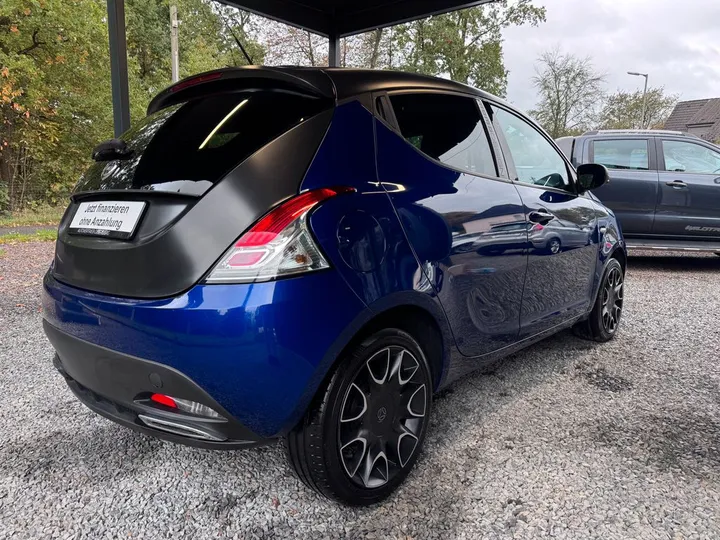 Lancia Ypsilon