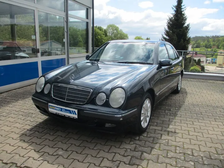 Mercedes-Benz E 200