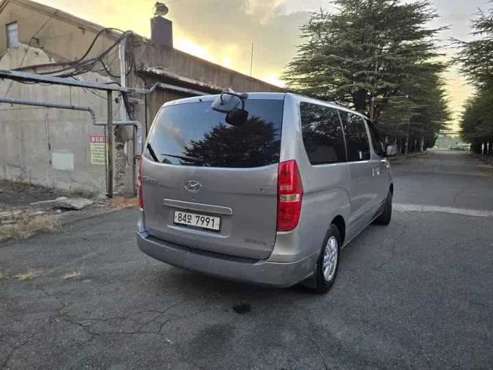 Hyundai Starex
