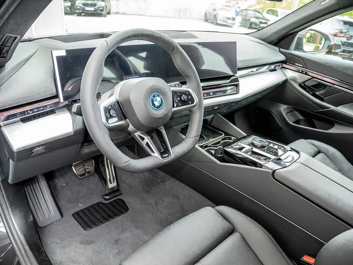 BMW i5