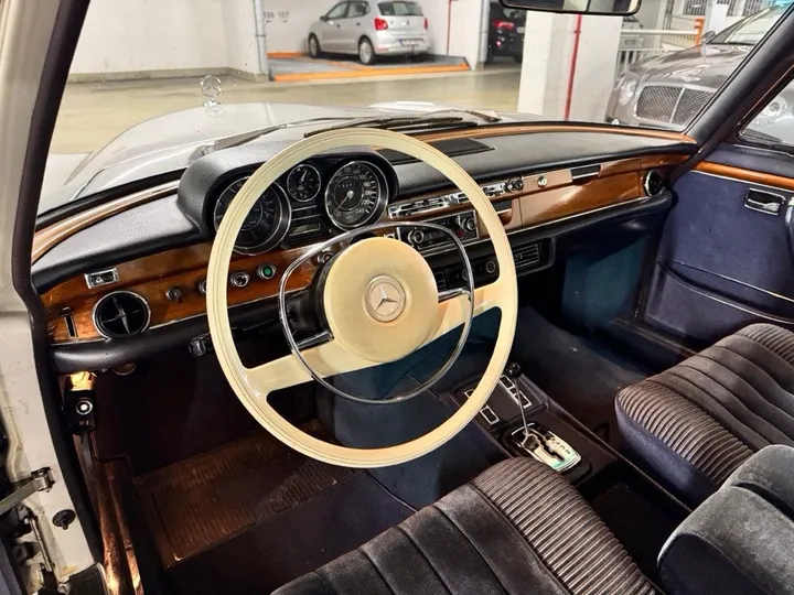 Mercedes-Benz 300