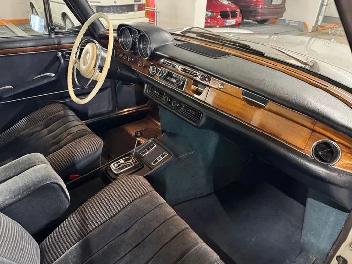 Mercedes-Benz 300