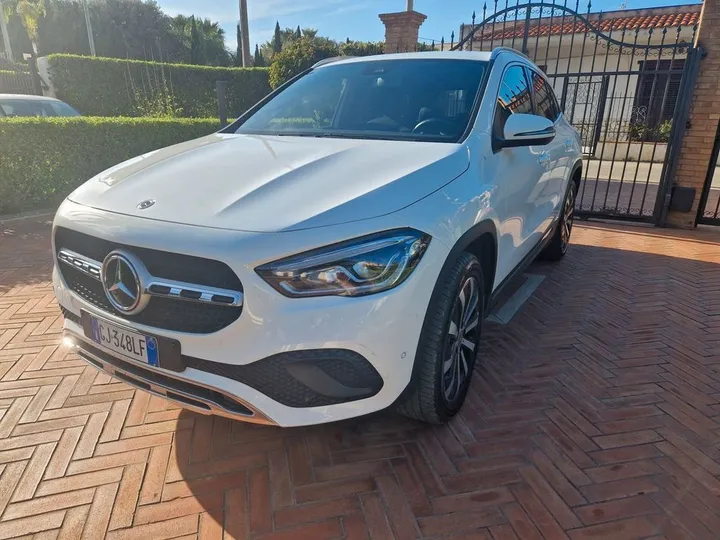 Mercedes-Benz GLA 200