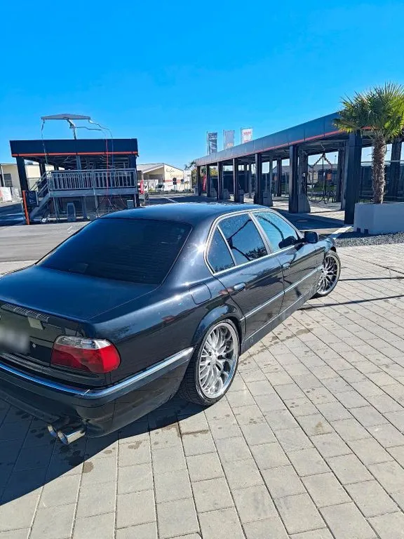 BMW 740