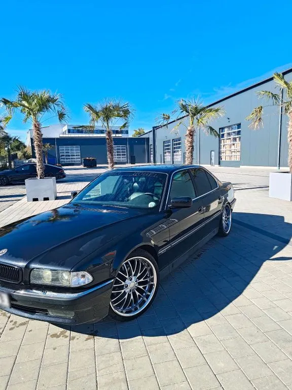 BMW 740