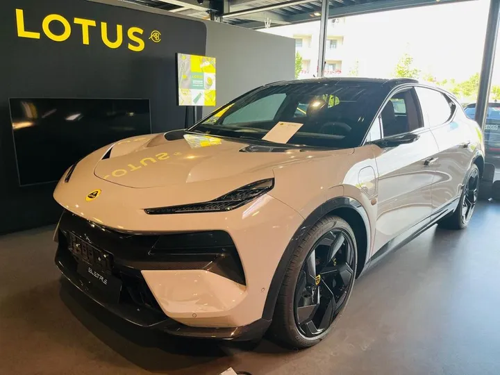 Lotus Eletre