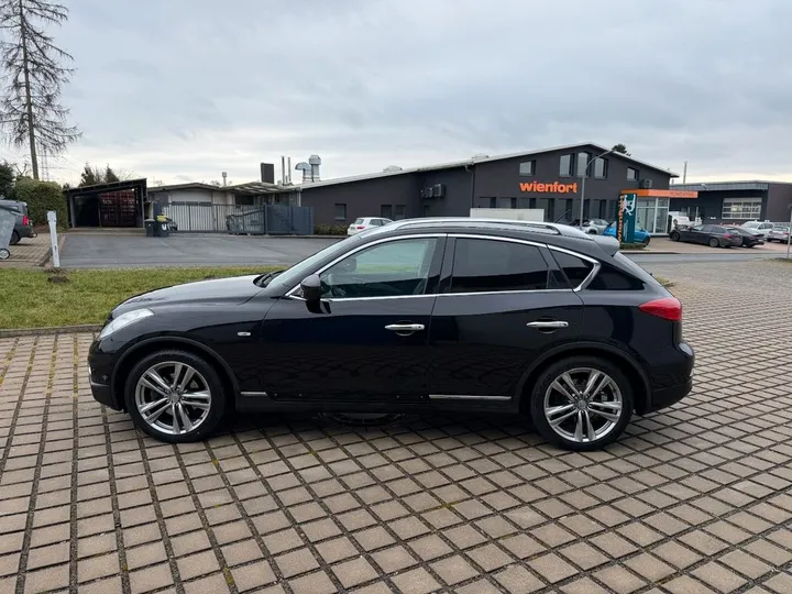 Infiniti EX30