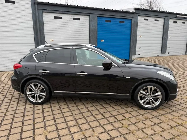 Infiniti EX30