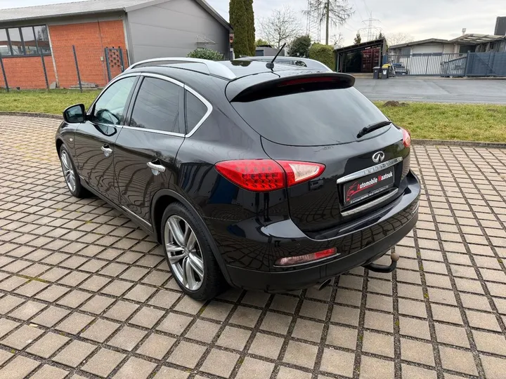 Infiniti EX30