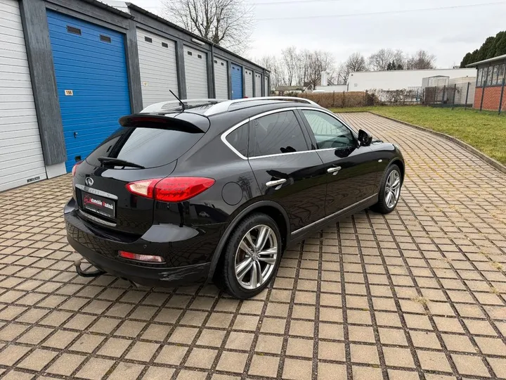 Infiniti EX30