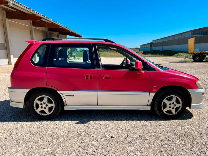 Mitsubishi Space Runner