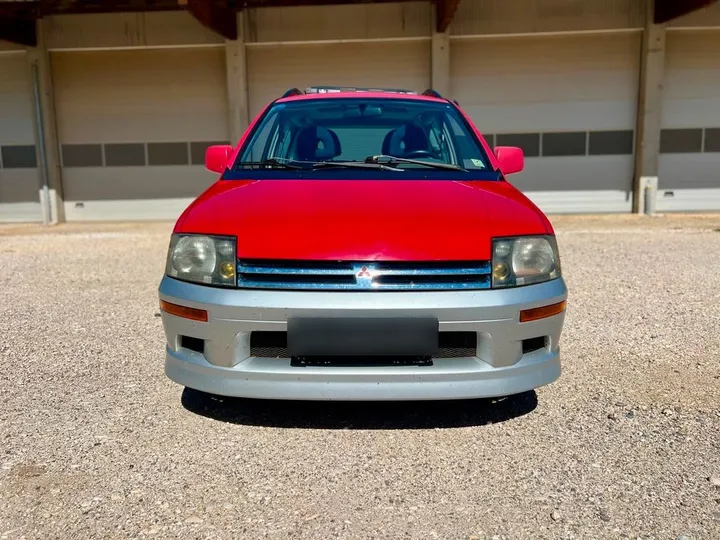 Mitsubishi Space Runner