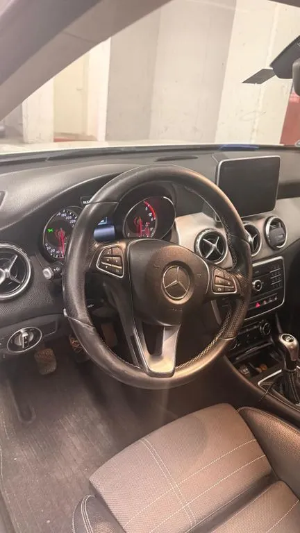 Mercedes-Benz GLA 200