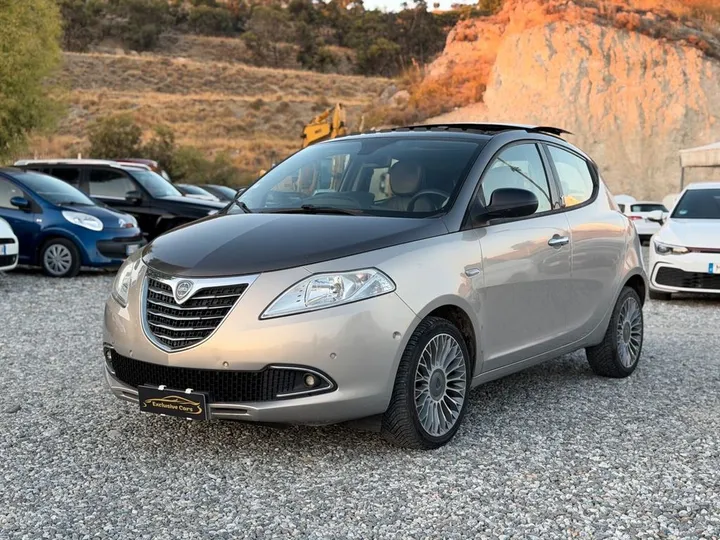 Lancia Ypsilon