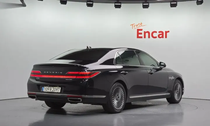 Genesis G90