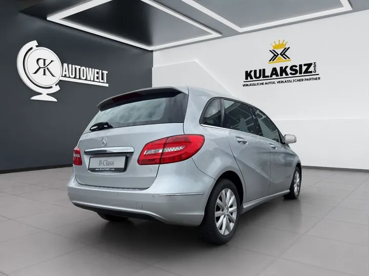 Mercedes-Benz B 200