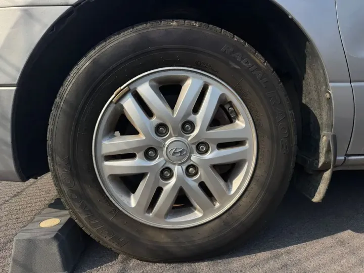 Hyundai Starex