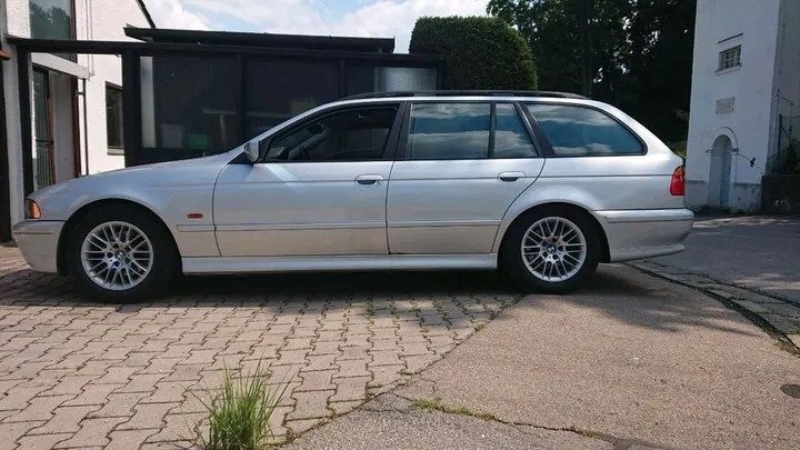 BMW 525