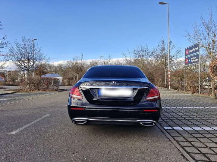 Mercedes-Benz E 220