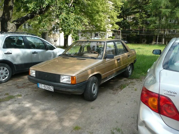 Renault R 9