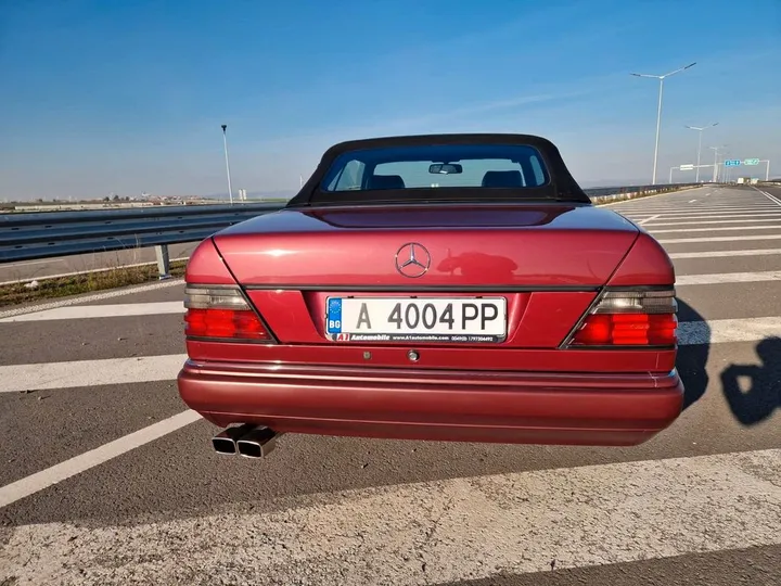Mercedes-Benz E 320