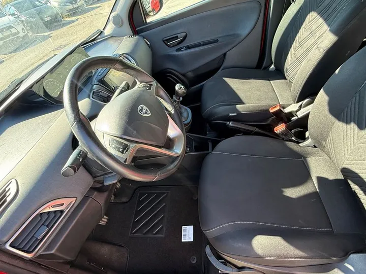 Lancia Ypsilon