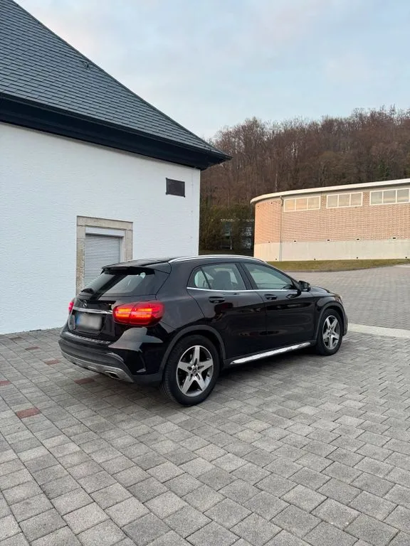 Mercedes-Benz GLA 180