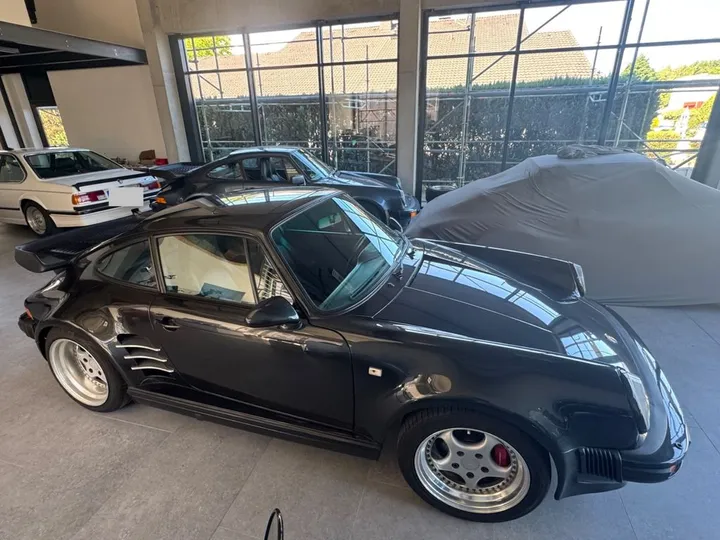 Porsche 930