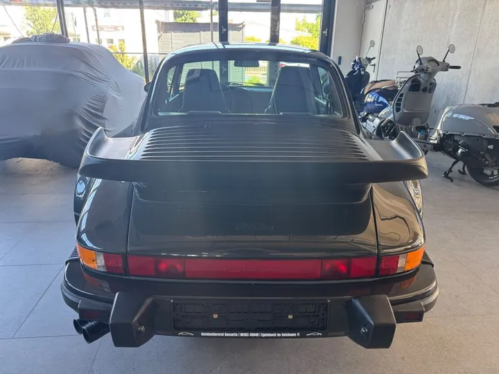 Porsche 930
