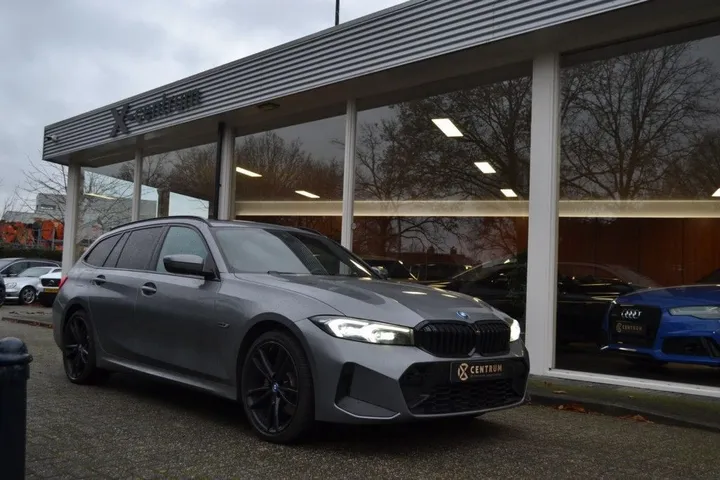 BMW 330