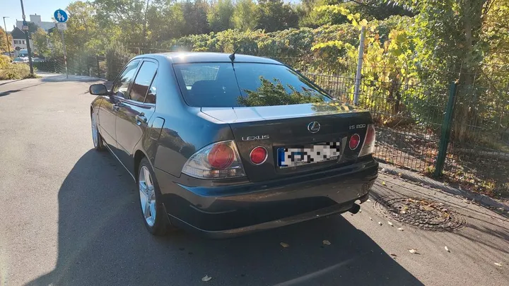 Lexus IS 200