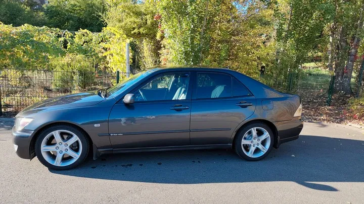 Lexus IS 200
