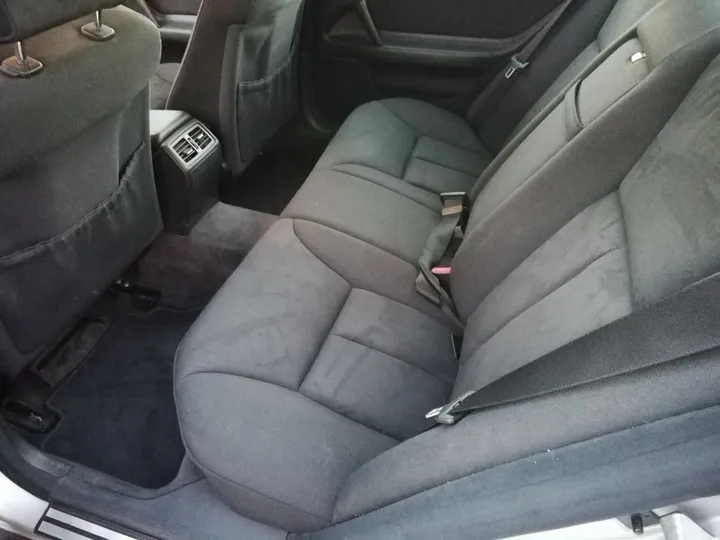 Mercedes-Benz E 230