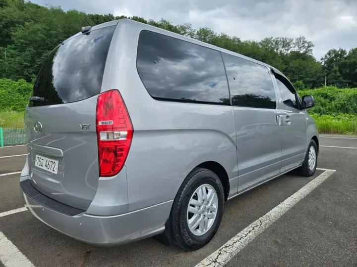 Hyundai Starex