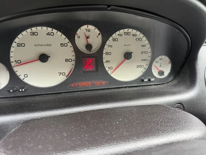 Peugeot 607