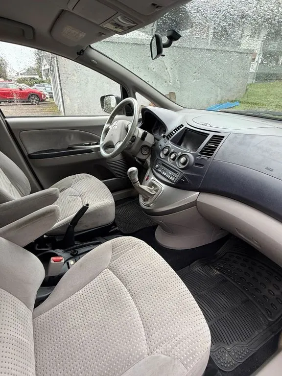 Mitsubishi Grandis