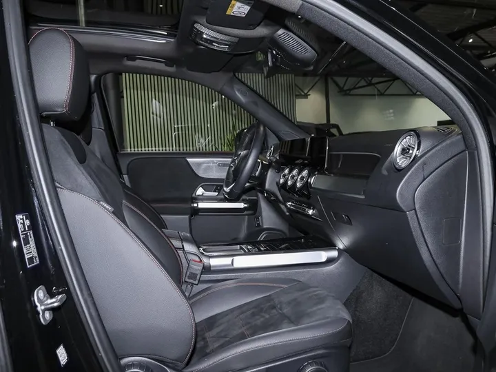 Mercedes-Benz GLB 200