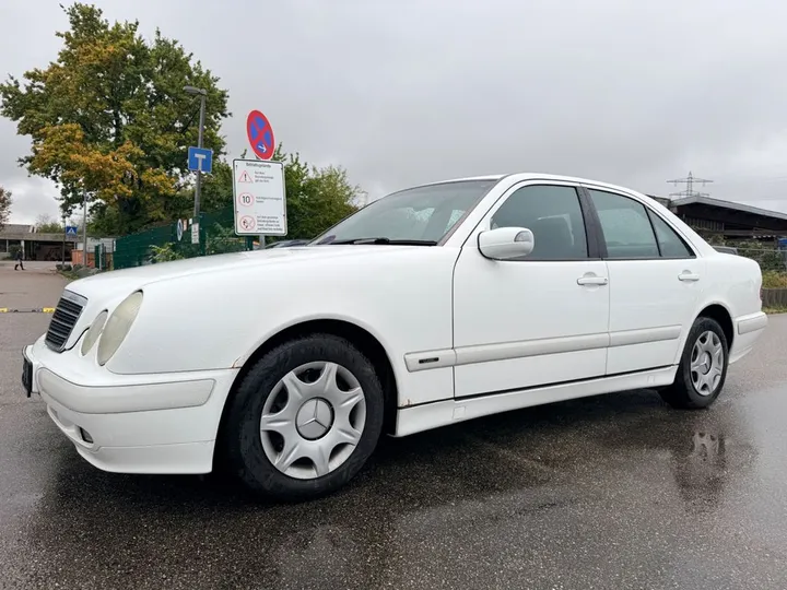 Mercedes-Benz E 220