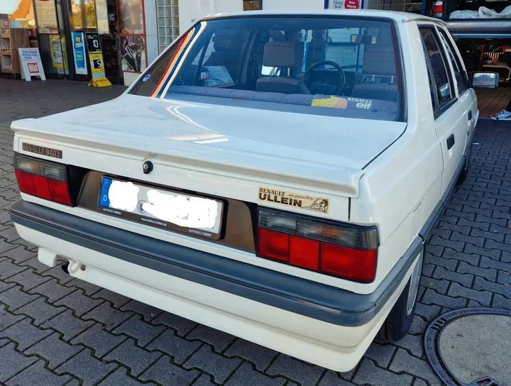 Renault R 9