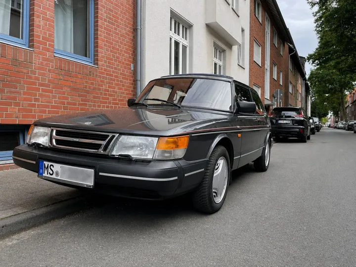 Saab 900