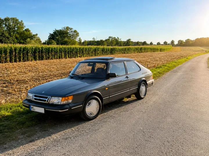 Saab 900