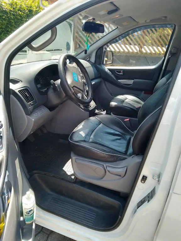 Hyundai H-1 Starex