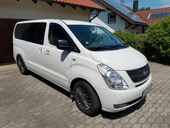 Hyundai H-1 Starex