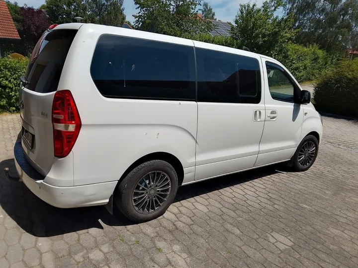 Hyundai H-1 Starex