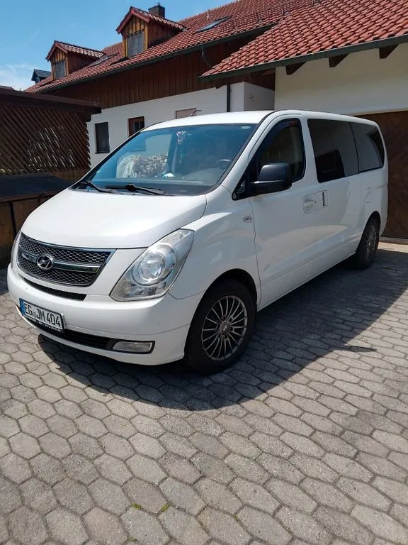 Hyundai H-1 Starex